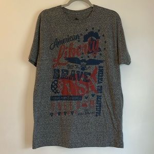 Disney Parks Epcot World Showcase America Tee Size L Gray w/ Red and Blue Unisex